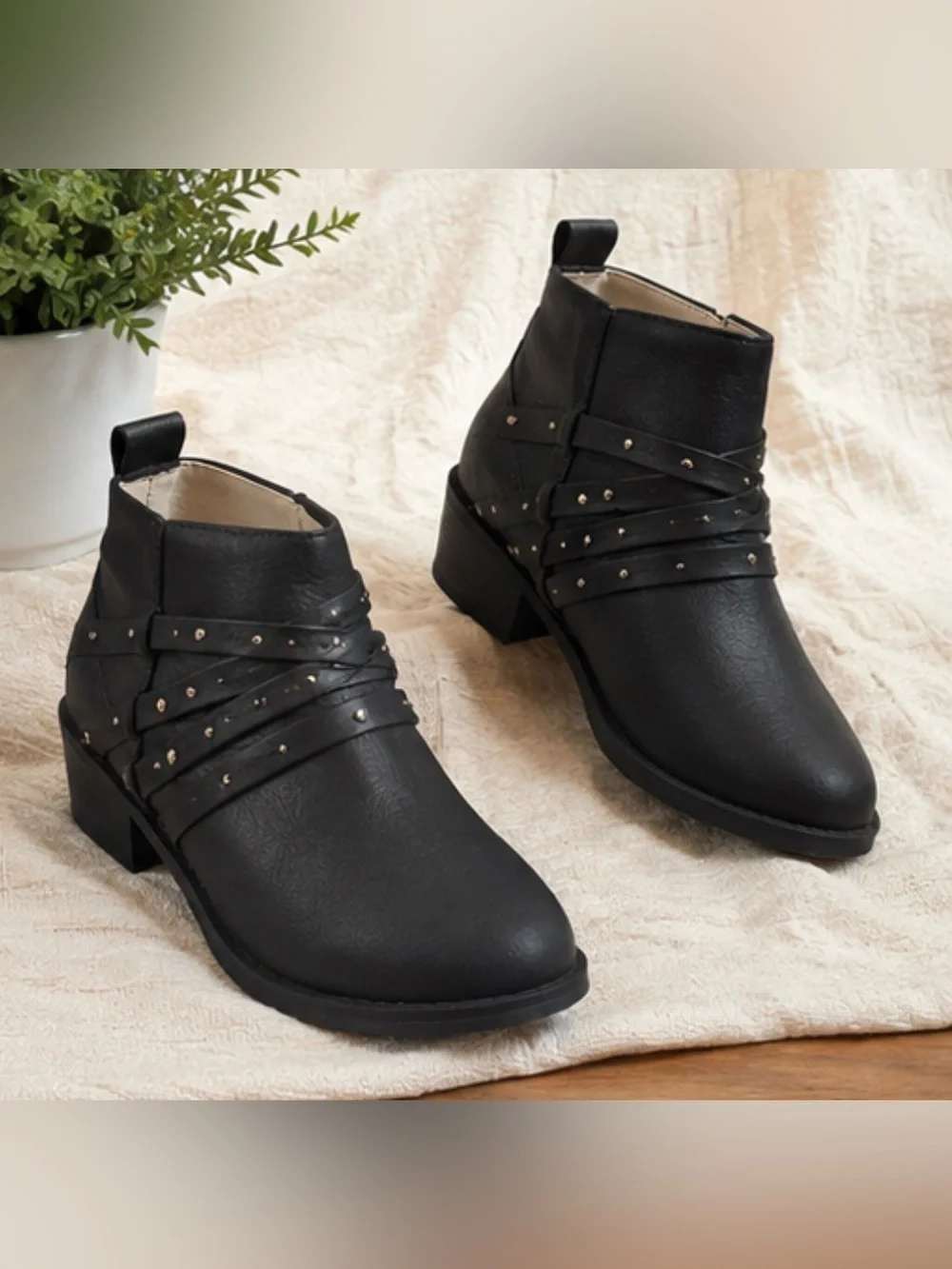 NEW SOHO Girls Big Kid 4 / Women’s 5.5 Studded Ankle Booties